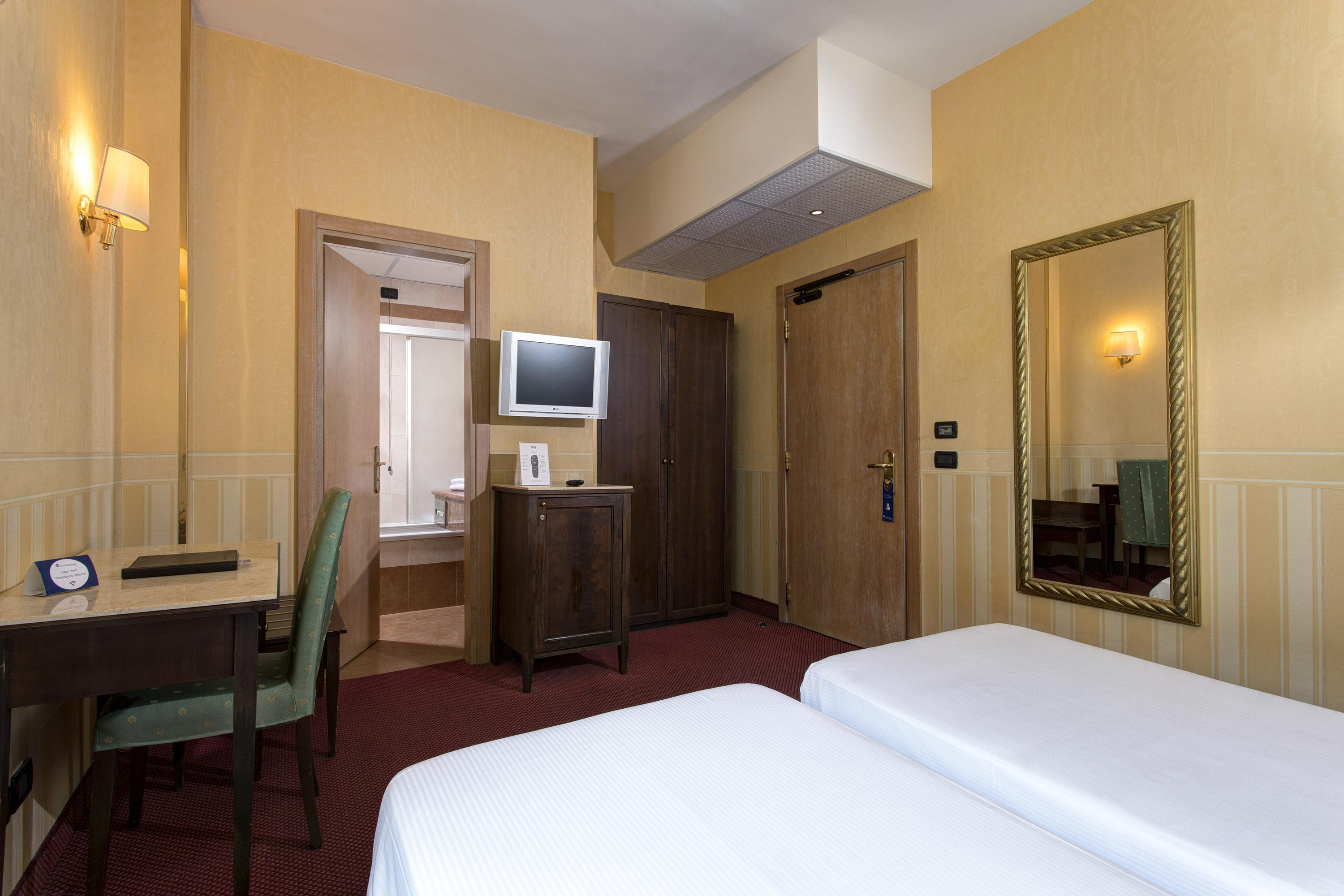 HotelTritone Mestre Esterno foto
