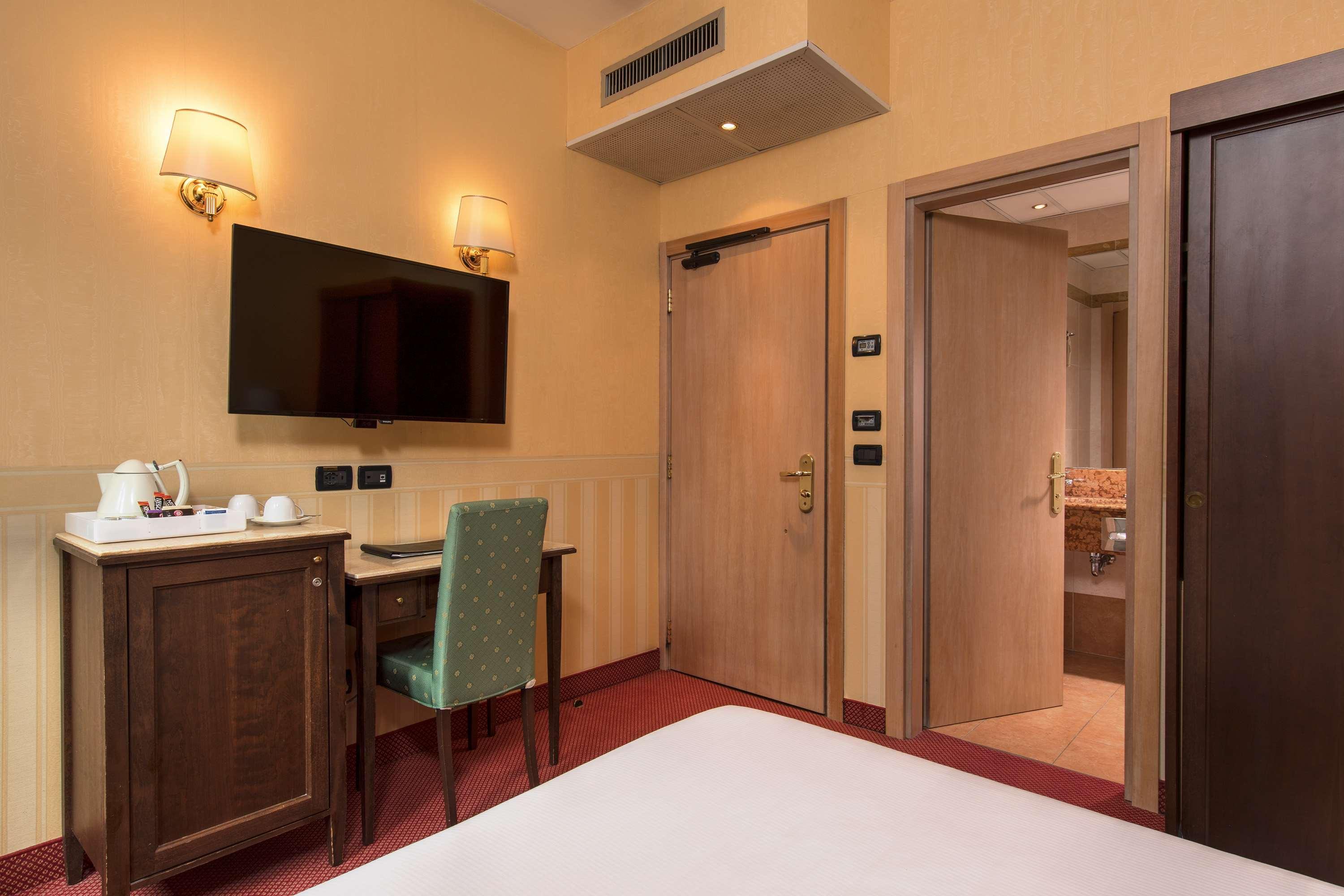HotelTritone Mestre Esterno foto