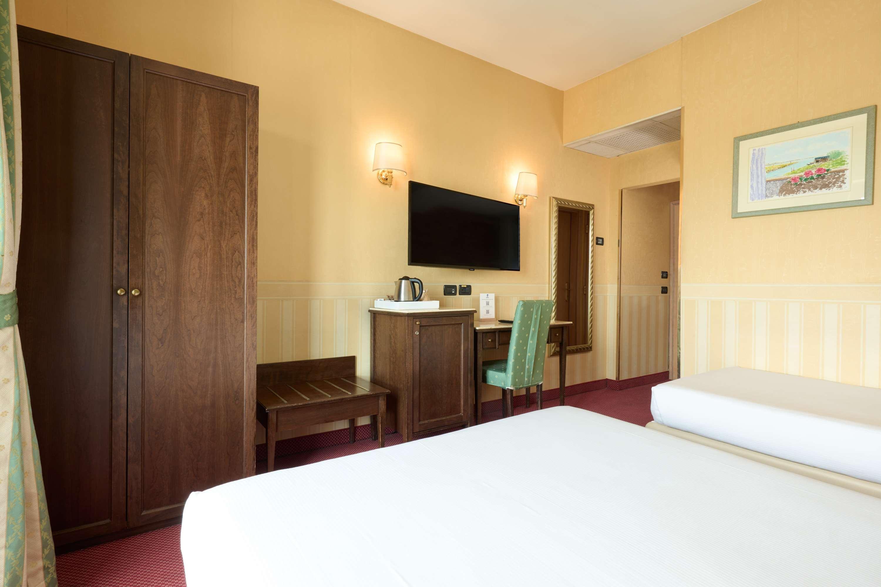 HotelTritone Mestre Esterno foto