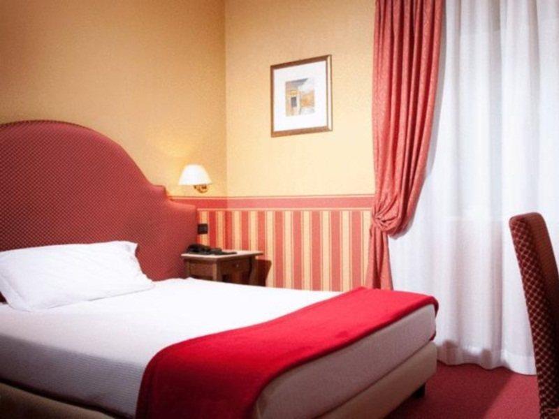HotelTritone Mestre Esterno foto