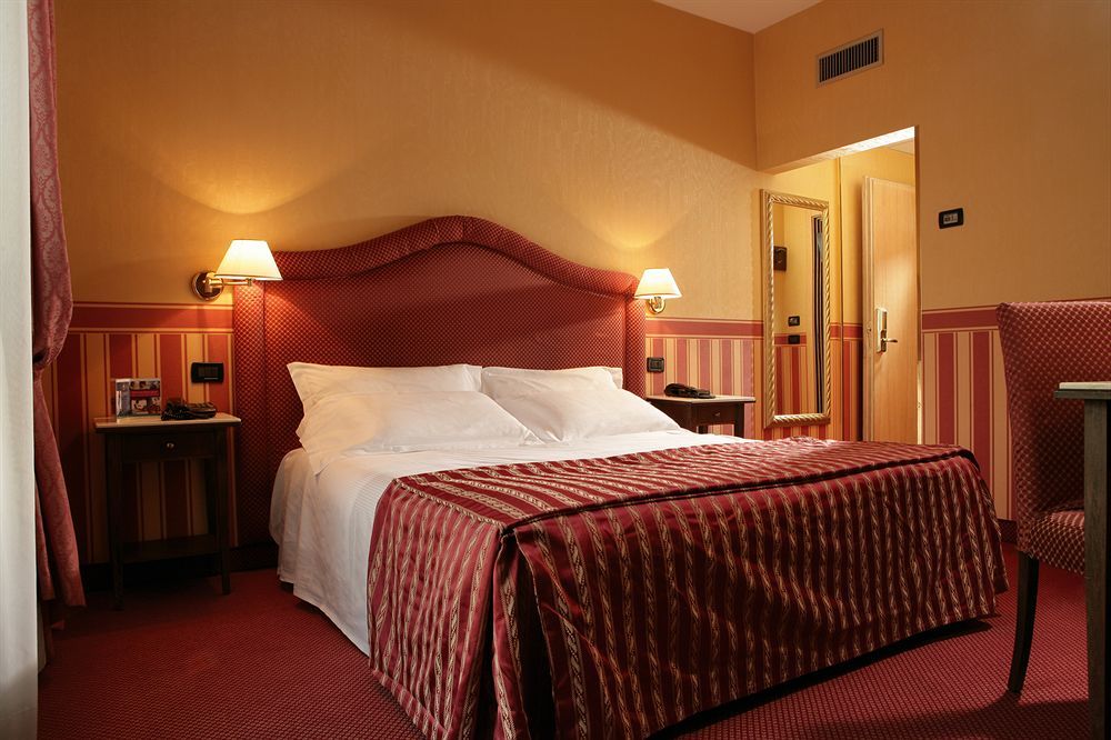 HotelTritone Mestre Esterno foto